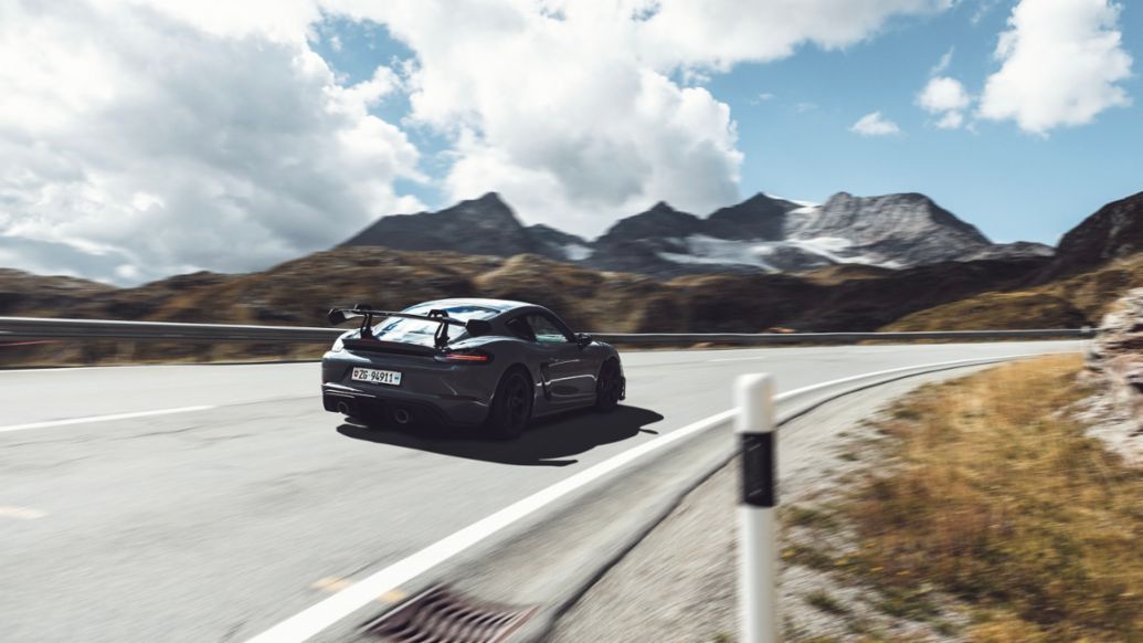 718 Cayman GT4 RS , Swiss Roads, 2024, Porsche Schweiz AG