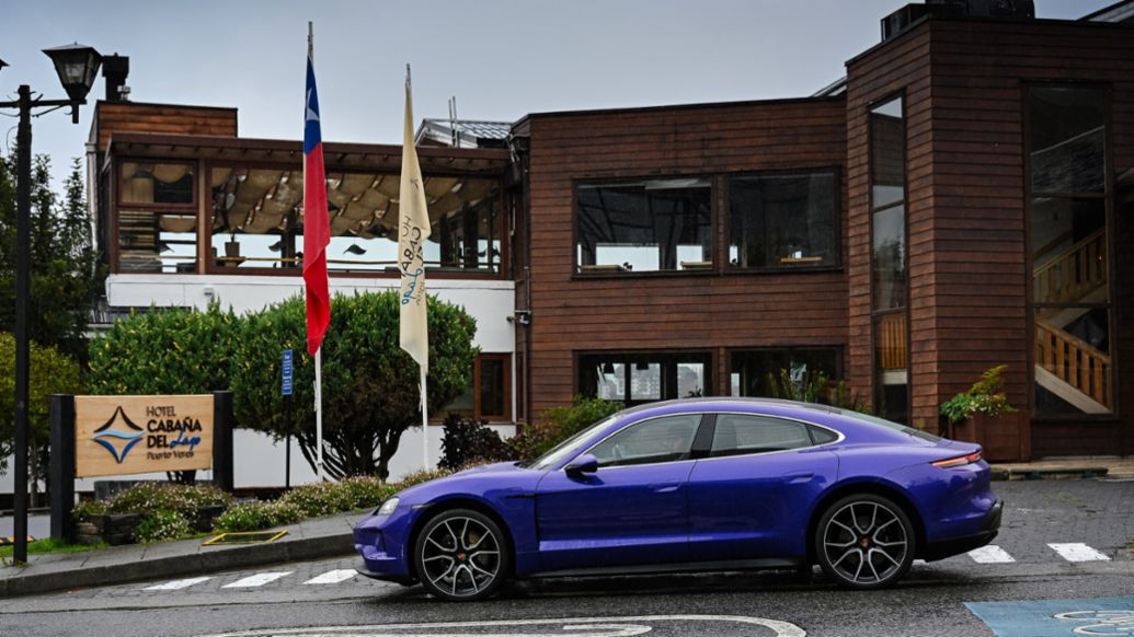 Porsche Taycan, Corredor Verde Lagos del Sur, Puerto Varas, Chile, 2026
