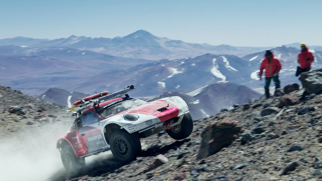 Porsche 911 achieves new altitude world record