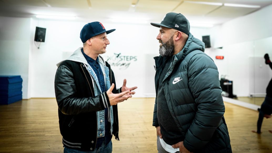 Michael &bdquo;Mikel&rdquo; Rosemann, Member of the breakdance group &bdquo;Flying Steps&rdquo;, Niko H&uuml;ls, l-r, Roadtrip Back2Tape, Berlin, 2020, Porsche AG