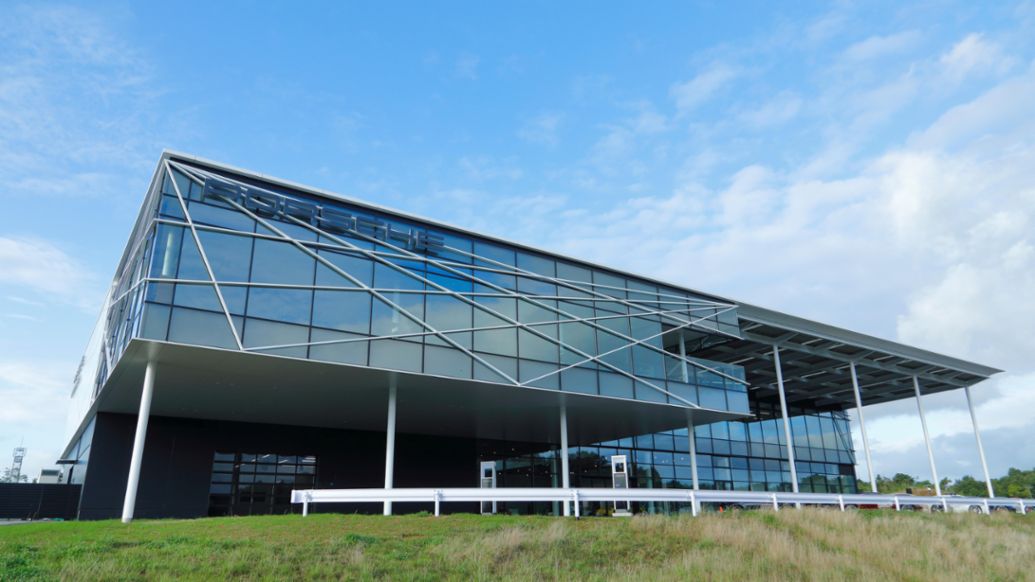 Porsche Experience Center (PEC) Tokyo, 2021, Porsche AG