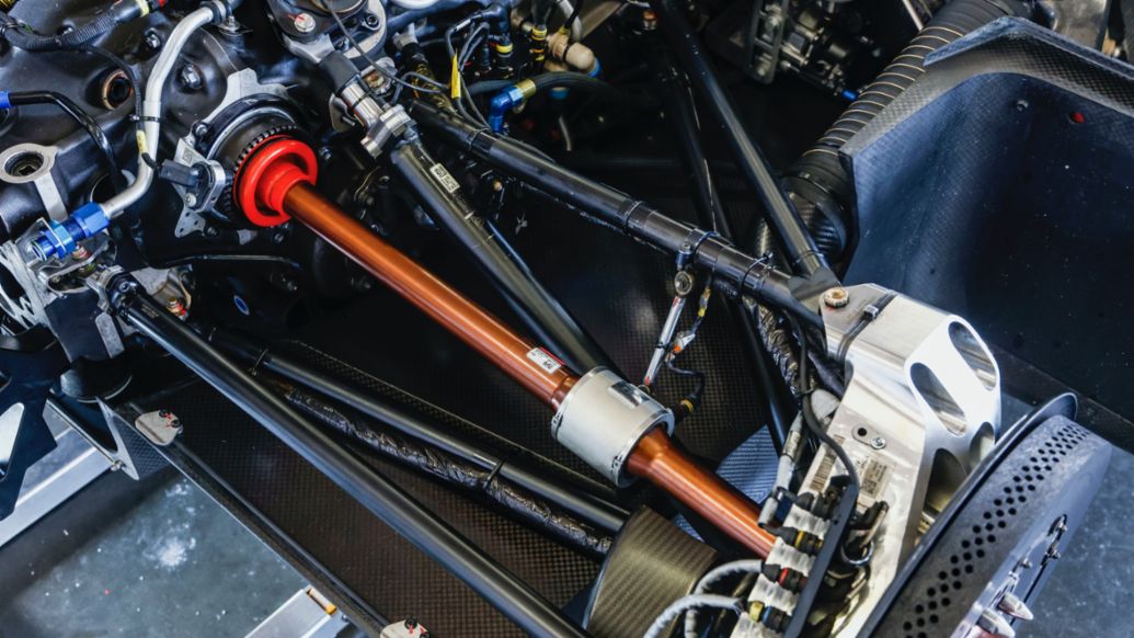 Porsche 963, rear wheel suspension, drive shaft, 2023, Porsche AG