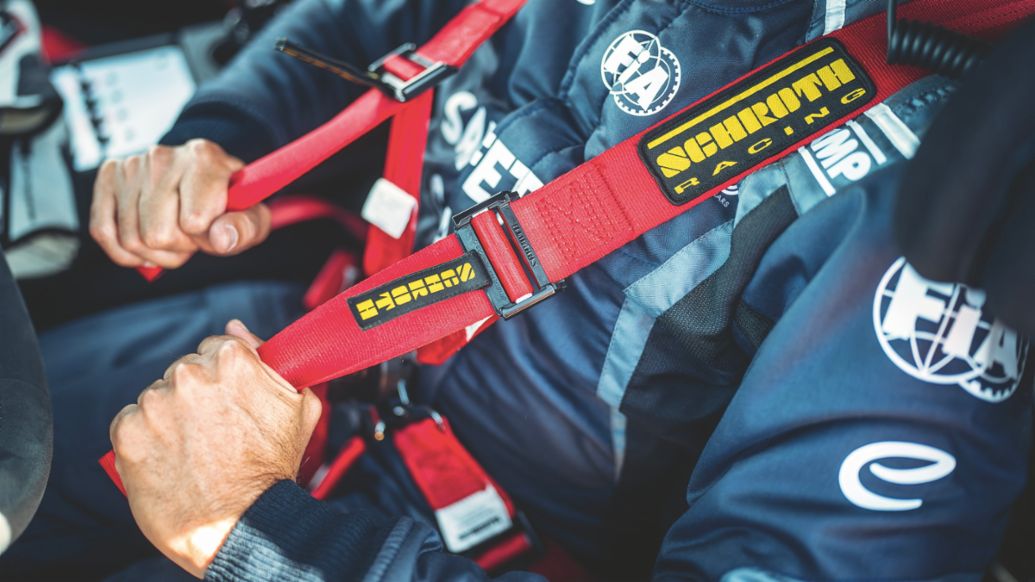 Taycan Turbo GT con paquete Weissach, coche de seguridad en F&oacute;rmula E, 2024, Porsche AG