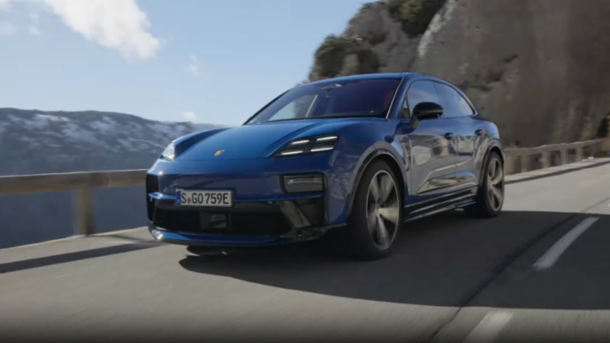 Footage Macan GTS, Lugano Blue