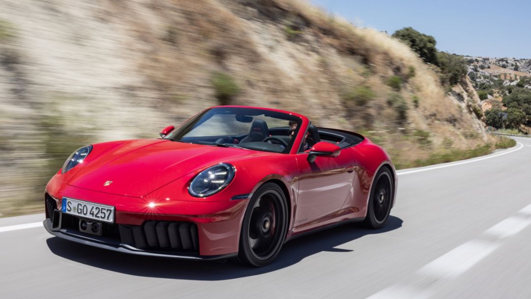 2025 Porsche 911 Carrera 4 GTS Cabriolet