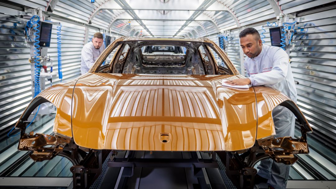 Odvaha být barevný: nové laky pro Porsche Panamera a způsob jejich výroby
