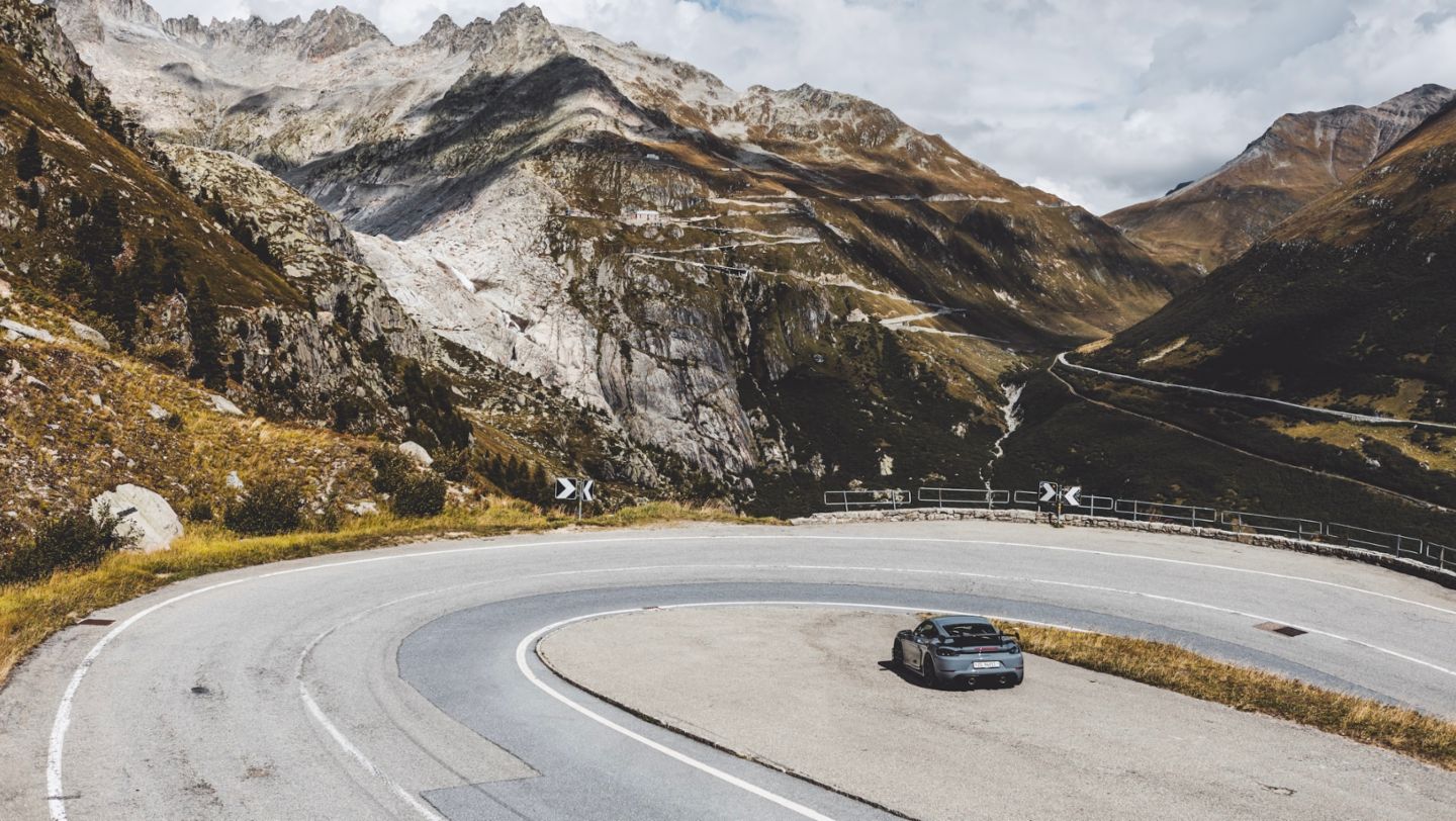 718 Cayman GT4 RS , Swiss Roads, 2024, Porsche Schweiz AG