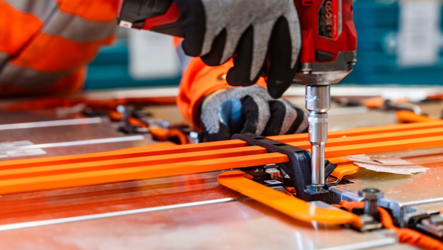 Batteries haute tension, 2026, Porsche Schweiz AG