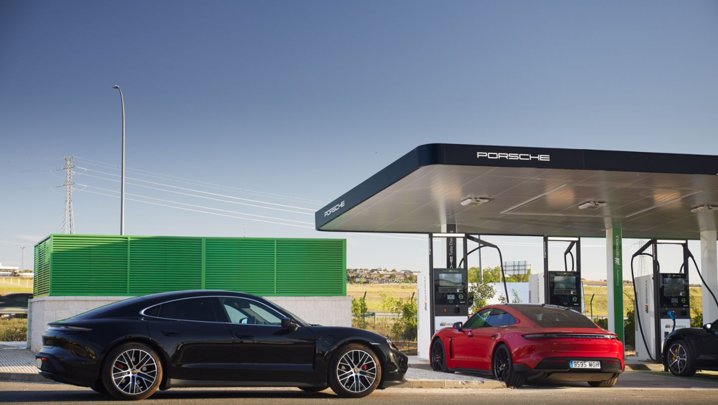 Inauguración estación Iberdrola en Salamanca, Porsche Taycan, 2023, Porsche Ibérica