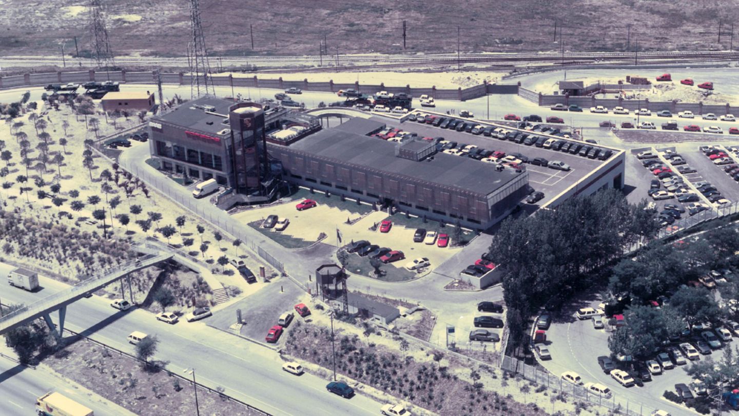 La sede de Porsche España en su primera configuración, 40º aniversario de Porsche Ibérica (1984-2024)