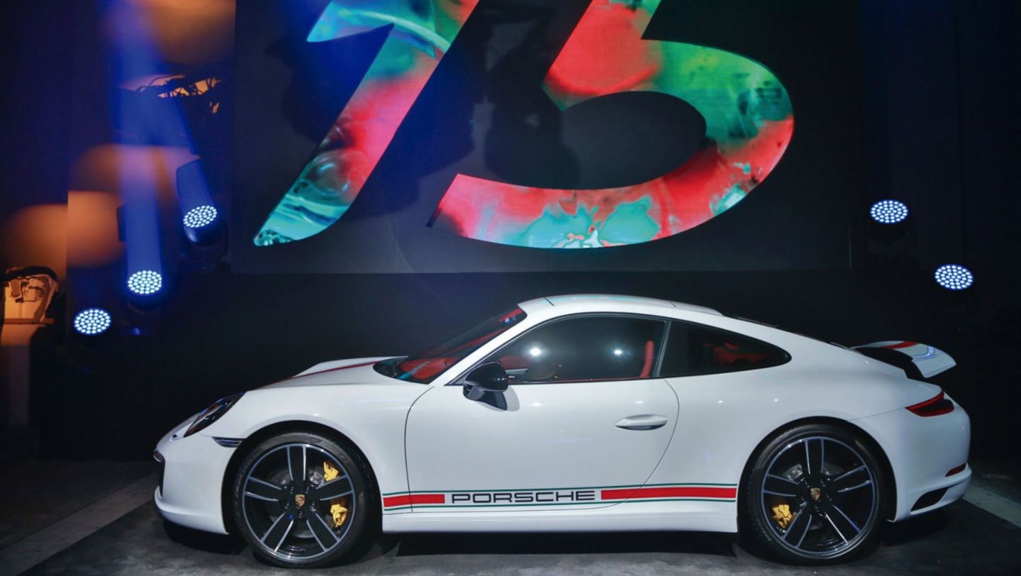 2016: Porsche Exclusive Manufaktur personalizó 15 unidades 911 Carrera GTS edición '15 Years Porsche Mexico'