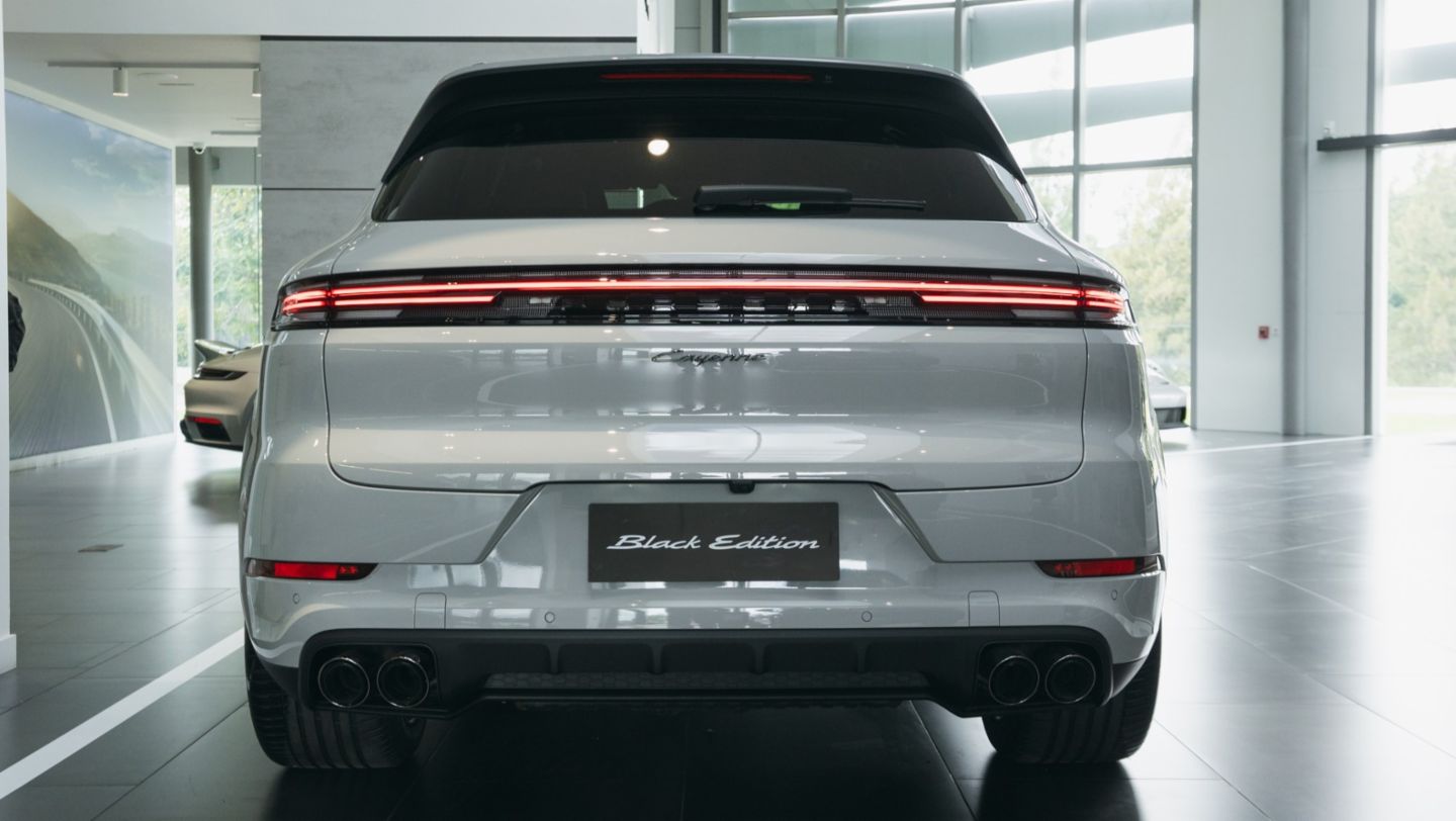 Porsche Cayenne Black Edition, Porsche Center Buenos Aires, Argentina, 2026