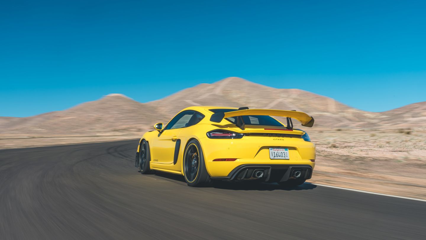 718 Cayman GT4 RS, Racing Yellow, 2022, PCNA