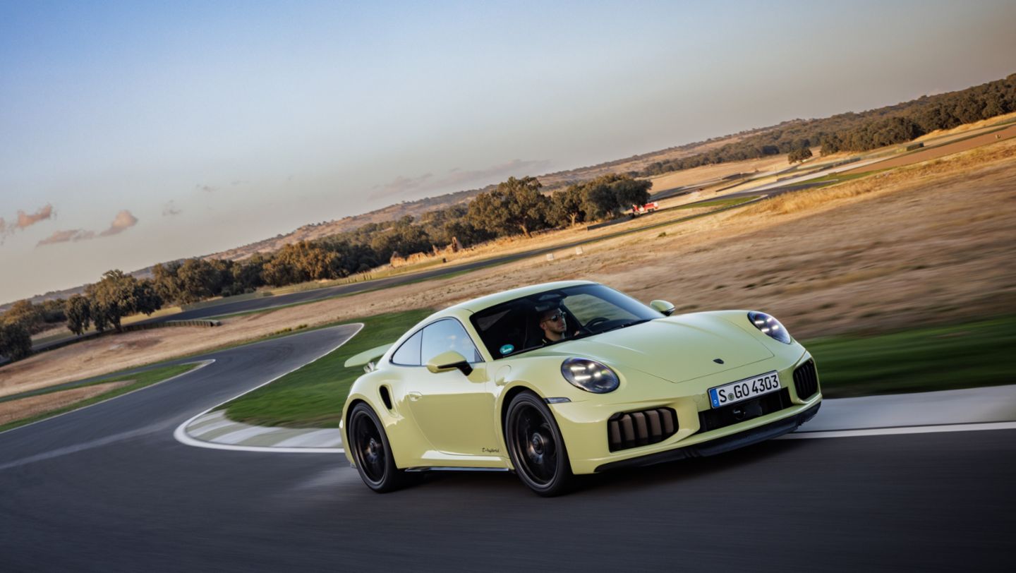 911 Turbo S Coupé, Cartagena Yellow Metallic