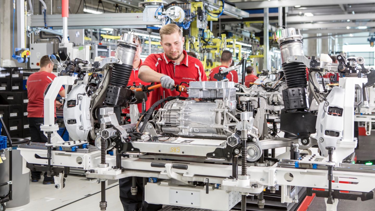 Axle assembly, Taycan factory, Stuttgart-Zuffenhausen, 2019, Porsche AG