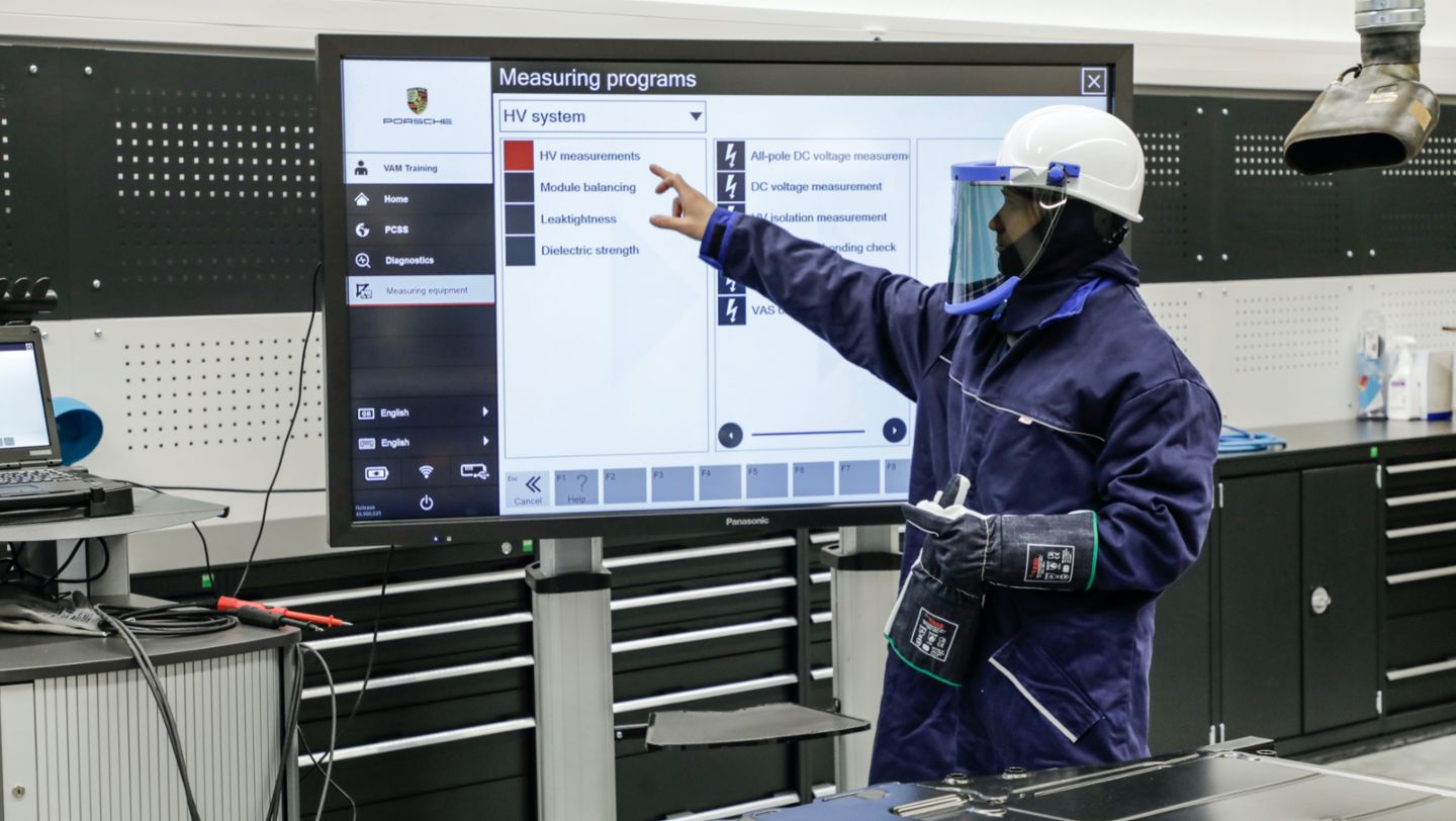 Taller de reparación de baterías de alta tensión, Zuffenhausen, 2022, Porsche AG