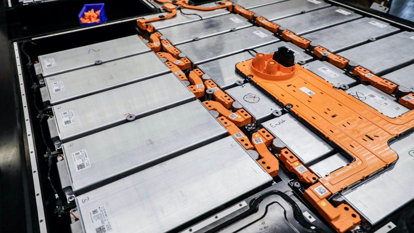 Taller de reparación de baterías de alta tensión, Zuffenhausen, 2022, Porsche AG