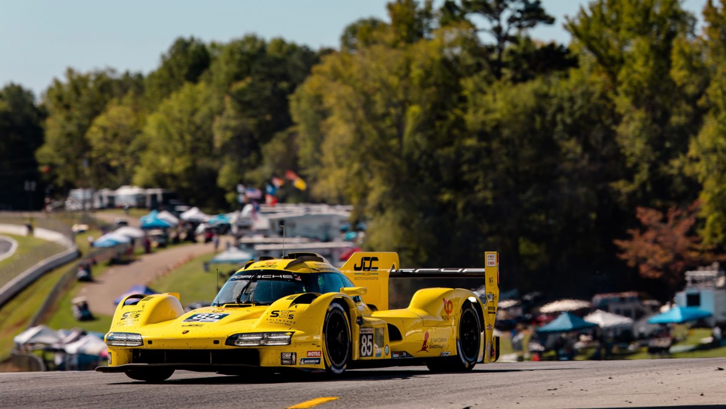 Porsche 963, JDC-Miller MotorSports (#85), Tijmen van der Helm (NL), Richard Westbrook (UK), Phil Hanson (UK), IMSA, Road Atlanta, USA, 2024, Porsche AG
